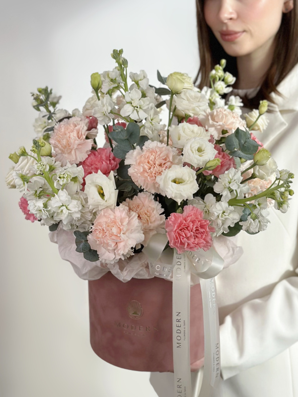 АРОМАТНАЯ МАТТИОЛА, ЭУСТОМА, ЭВКАЛИПТ В БОЛЬШОЙ БАРХАТНОЙ КОРОБКЕ