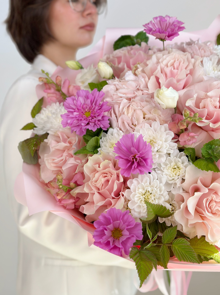 БОЛЬШОЙ ТОРЖЕСТВЕННЫЙ БУКЕТ С ФРАНЦУЗСКОЙ РОЗОЙ, ГОРТЕНЗИЕЙ И ХРИЗАНТЕМОЙ