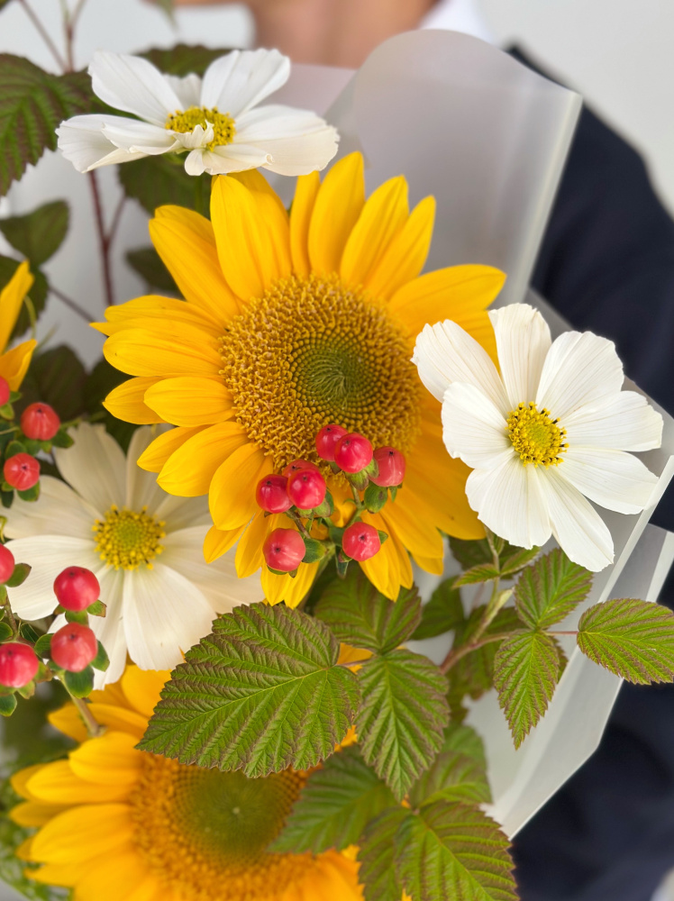 БУКЕТ С ПОДСОЛНУХАМИ И КОСМЕЕЙ БУКЕТ С ПОДСОЛНУХАМИ И КОСМЕЕЙ